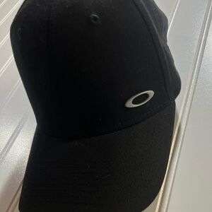 Oakley Tinfoil II Hat Ball Cap Black Fitted Size Medium Large Curved Brim